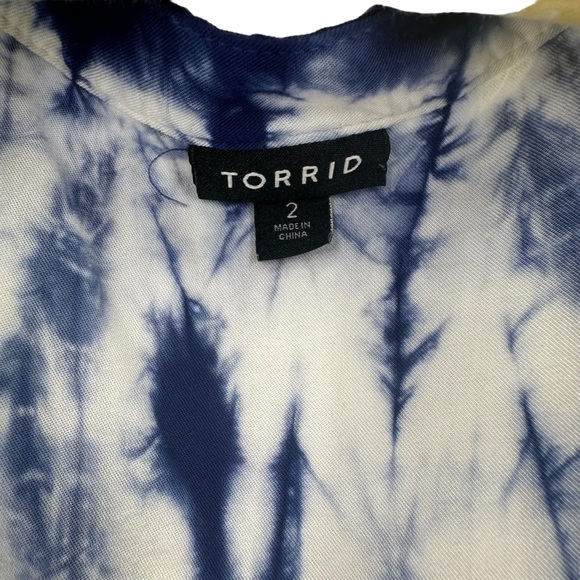 Torrid Roll Tab V Neck Henley Blouse Tie Dye Plus Size 2X EUC - Picture 7 of 8